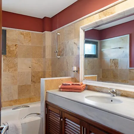 Montana Roja 别墅 *